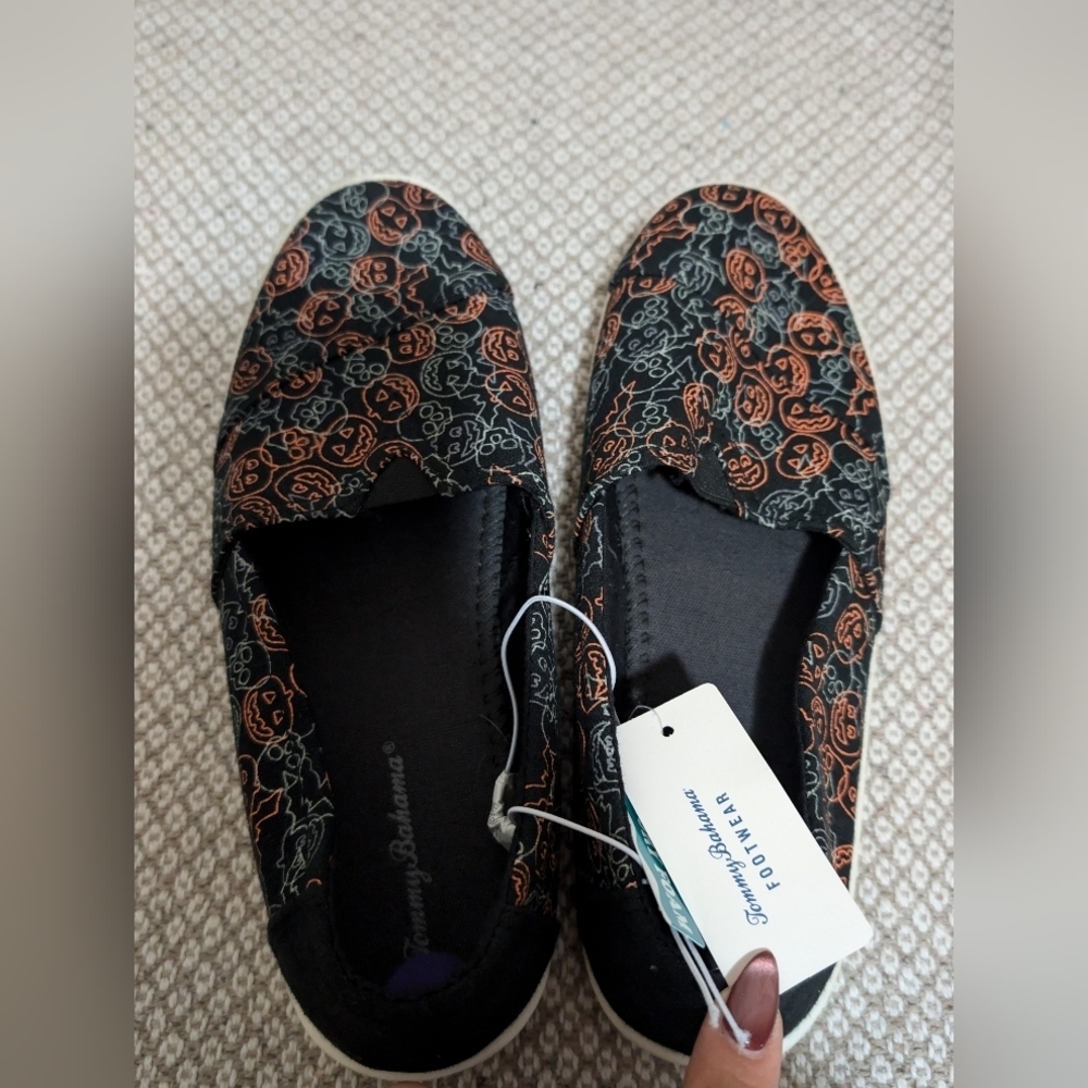 Tommy Bahama Halloween Themed Slip-On Shoes Memory Foam Glow In The Dark - Picture 9 of 9